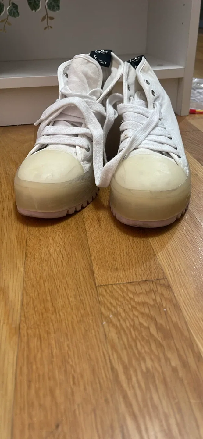 Zara White Platform Sneakers - Size 38 image indicator(2)