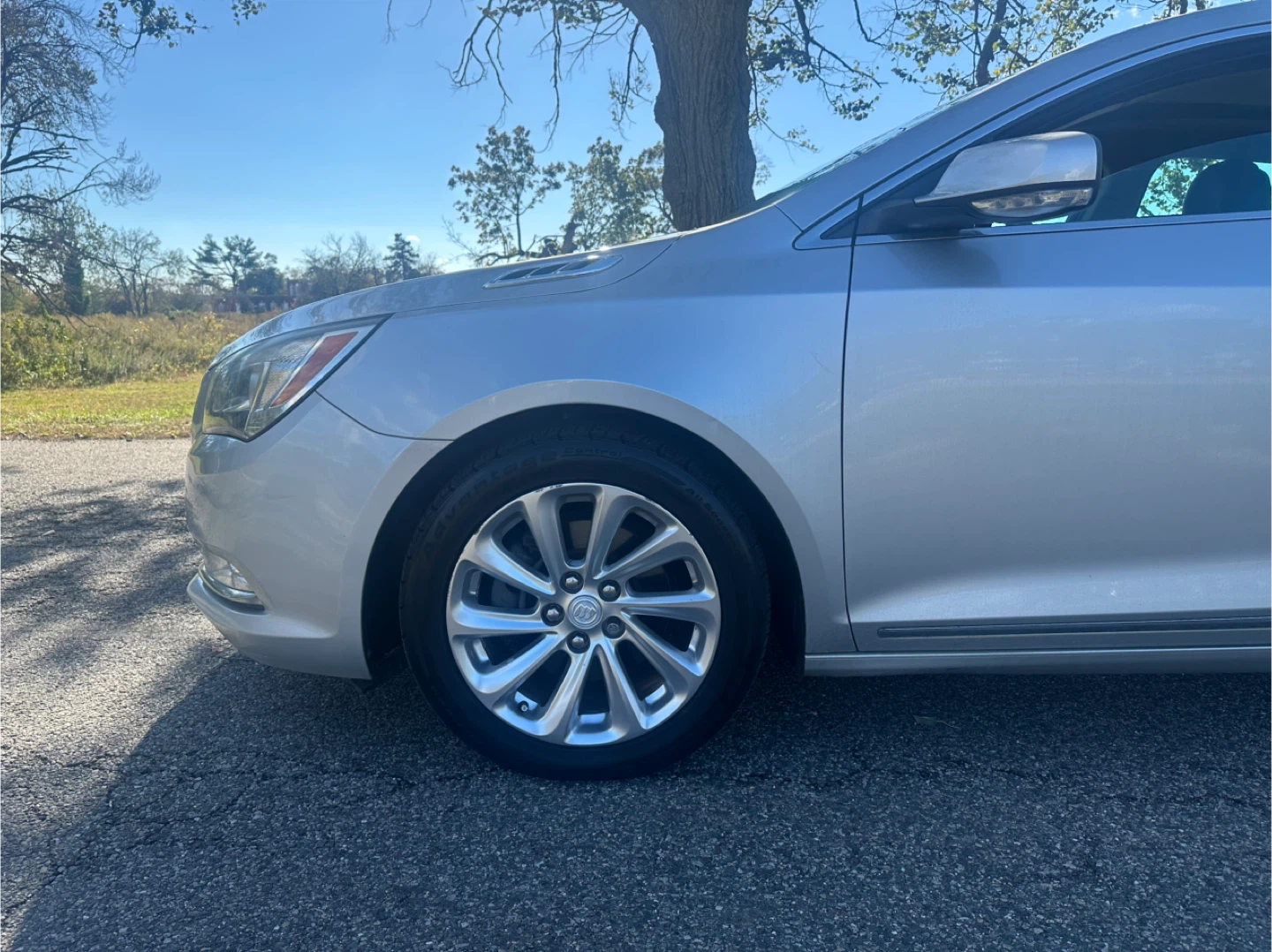 Buick LaCrosse Sedan - Silver - photo 3