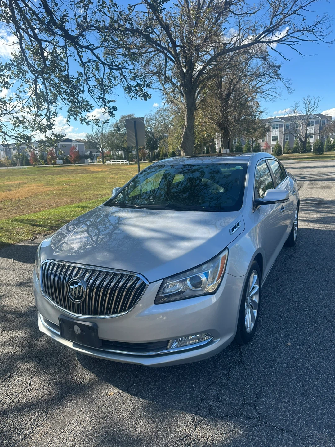 Buick LaCrosse Sedan - Silver - photo 4