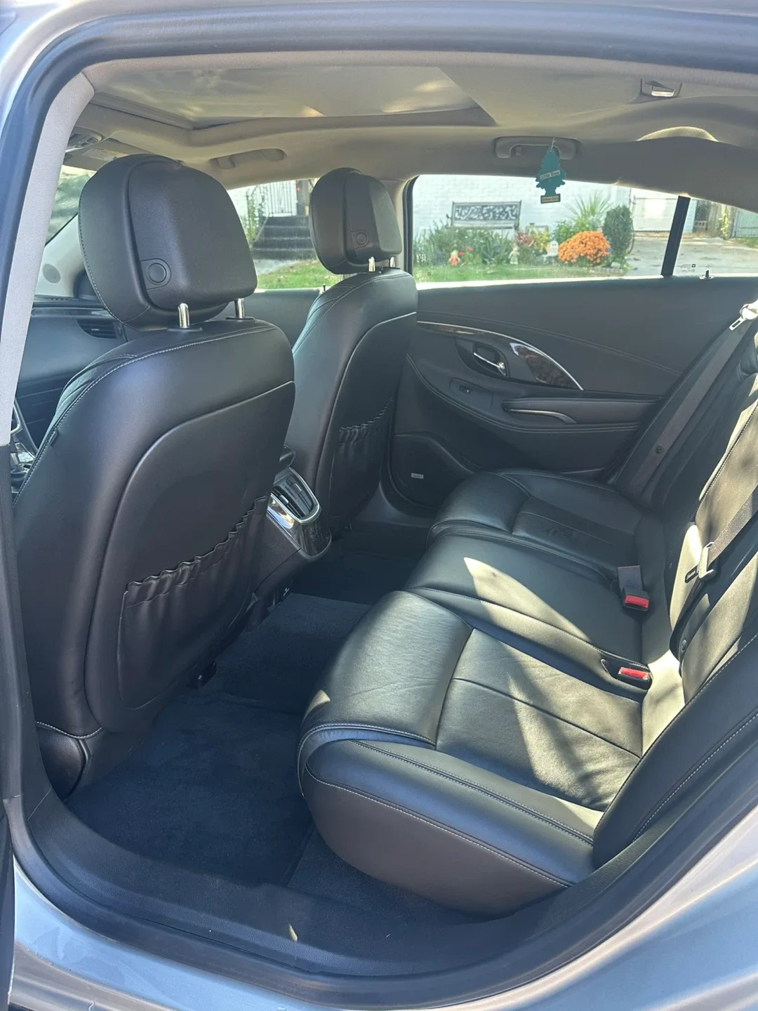 Buick LaCrosse Sedan - Silver image indicator(8)