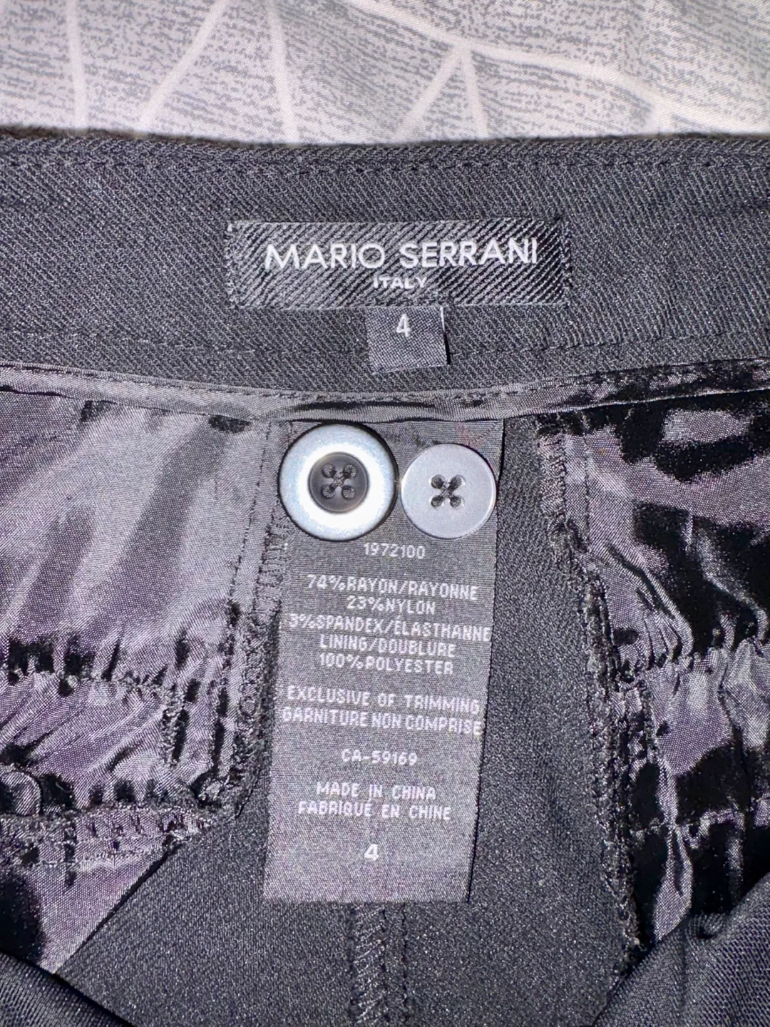 Mario Serrani Black Capri Pants - Size 4 image indicator(3)
