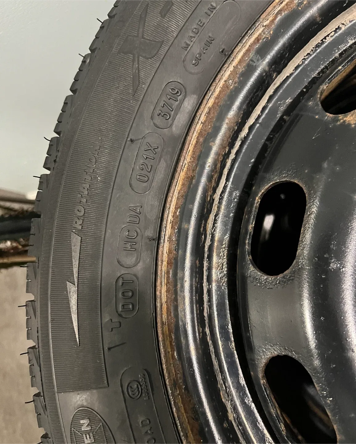 🔥 Michelin X-Ice Snow Tires + Rims — Like New! 🔥 image indicator(5)