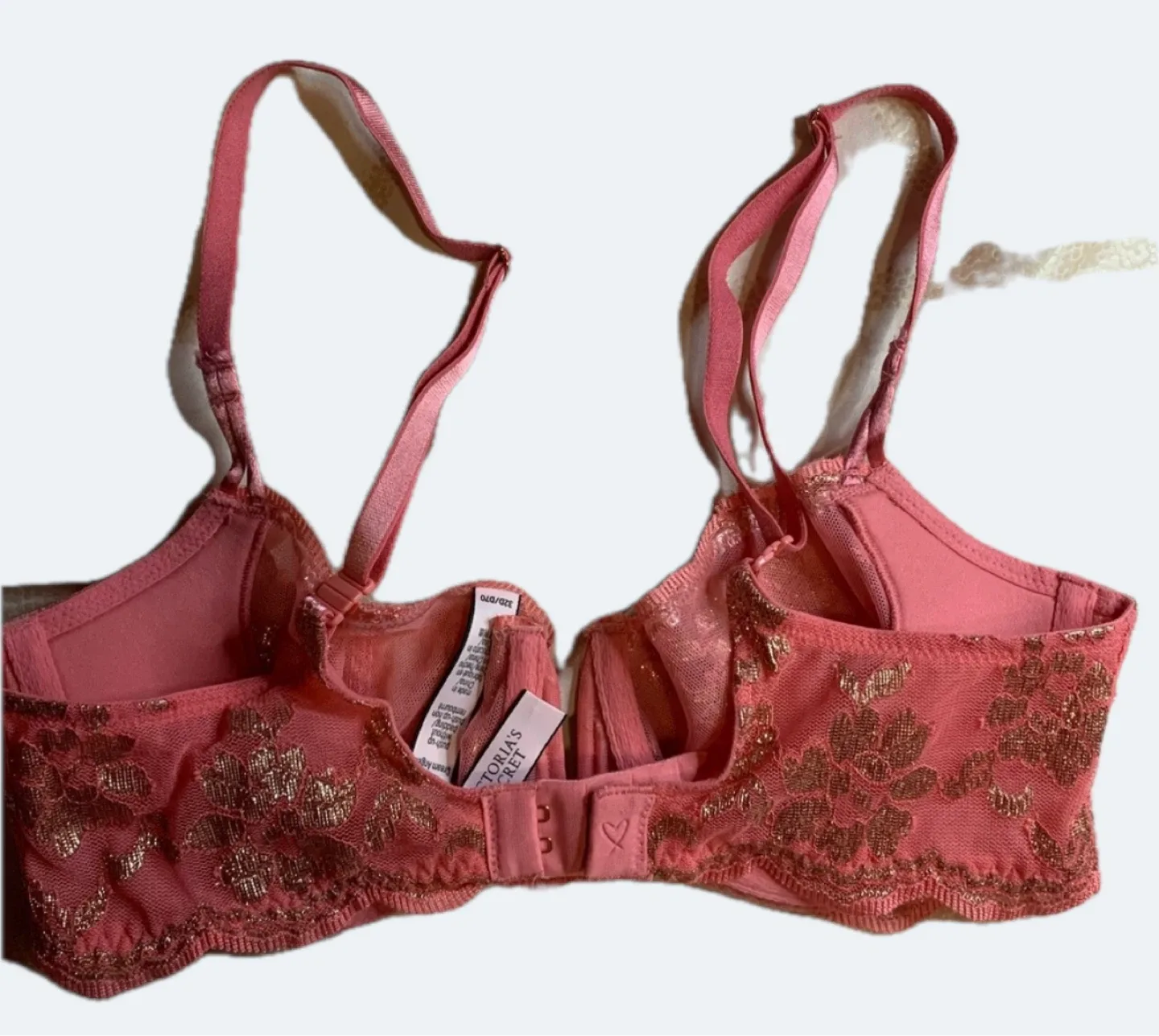 New Victoria's Secret Lace Bra - Size 32D image indicator(2)