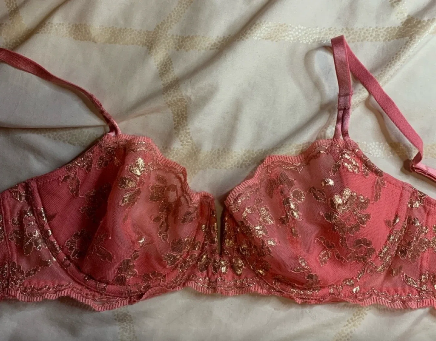 New Victoria's Secret Lace Bra - Size 32D image indicator(4)