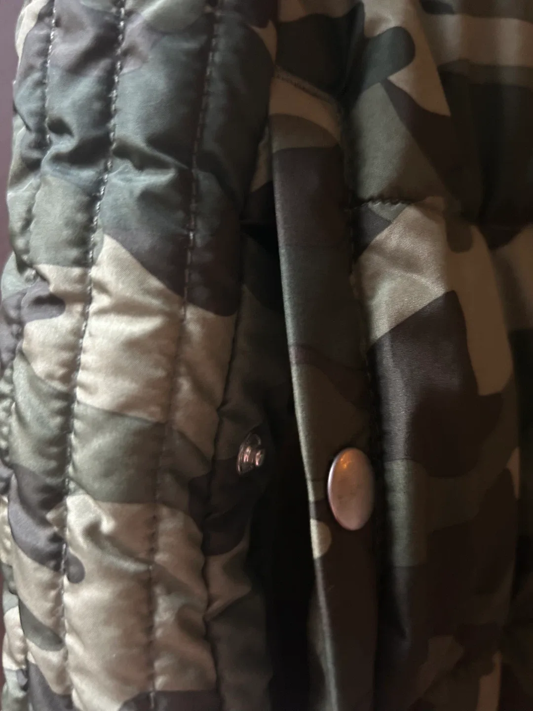 Old Navy Camo Puffer Vest - Size Medium image indicator(4)