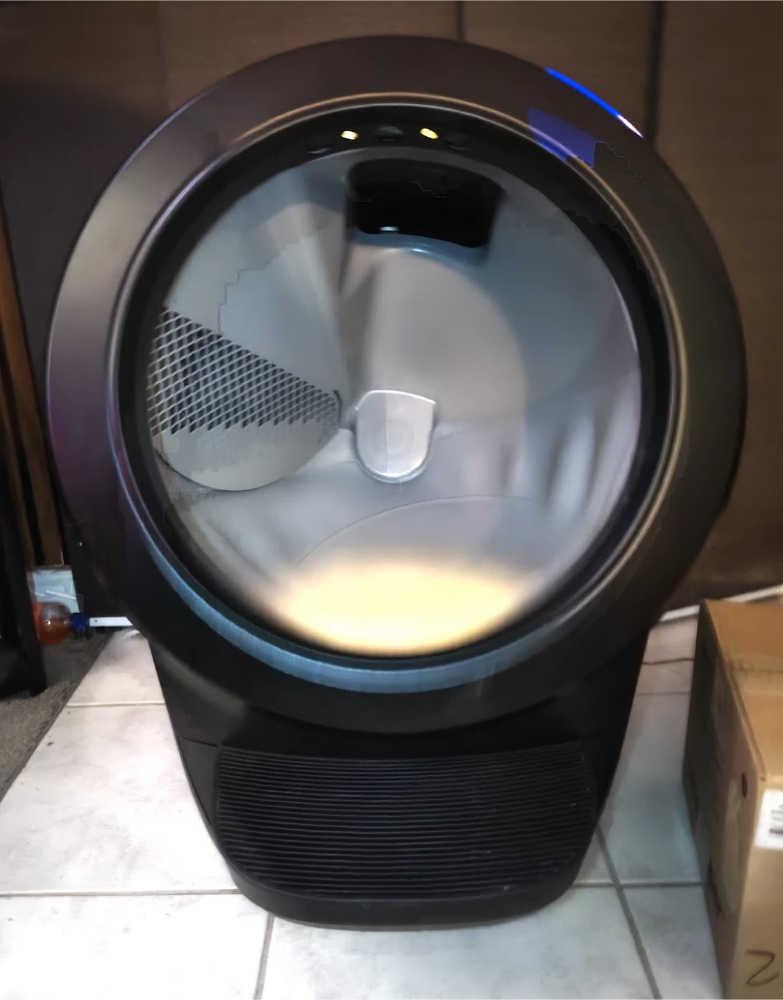 Litter-Robot 4 (Like New) w/ 7-Month Warranty & Hopper - photo 2