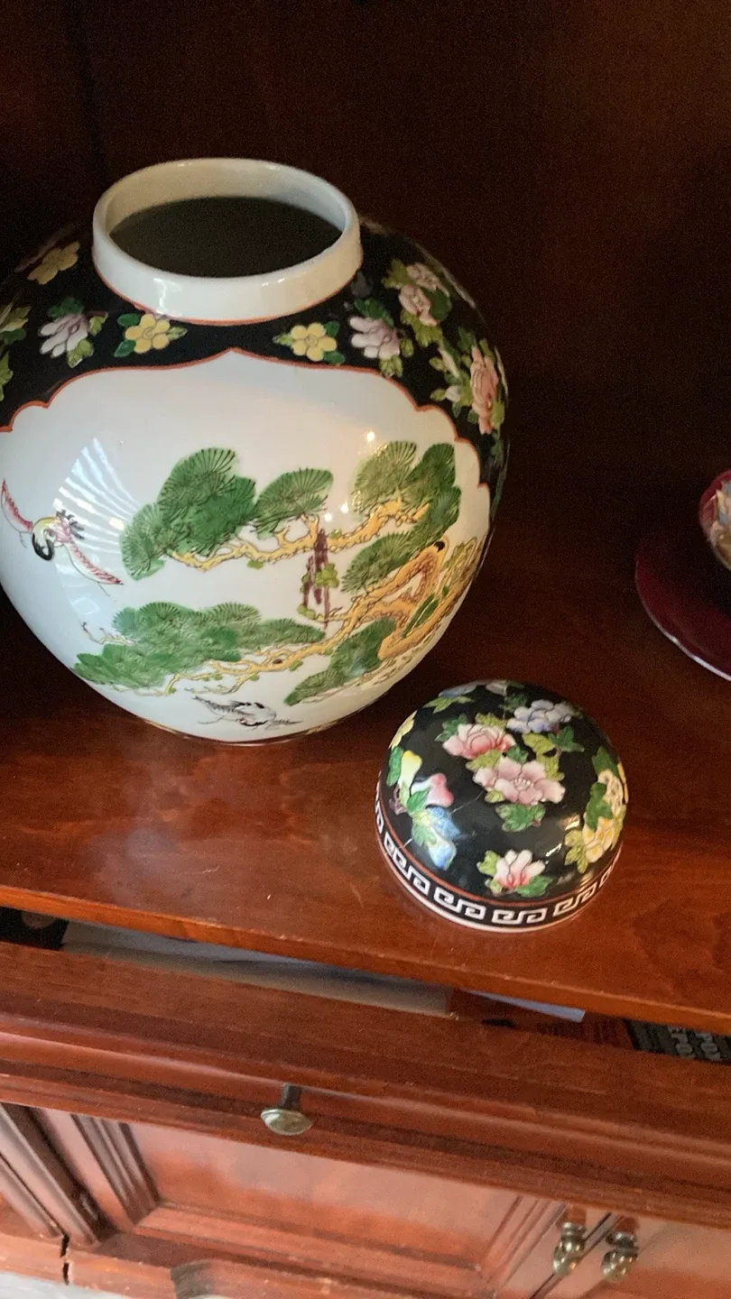 Vintage Floral Ceramic Jar with Lid image indicator(3)