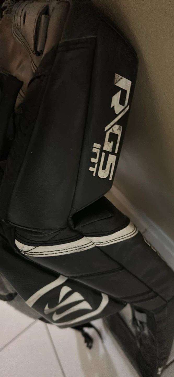 Warrior R/G5 Int Goalie Leg Pads 31+1.5"