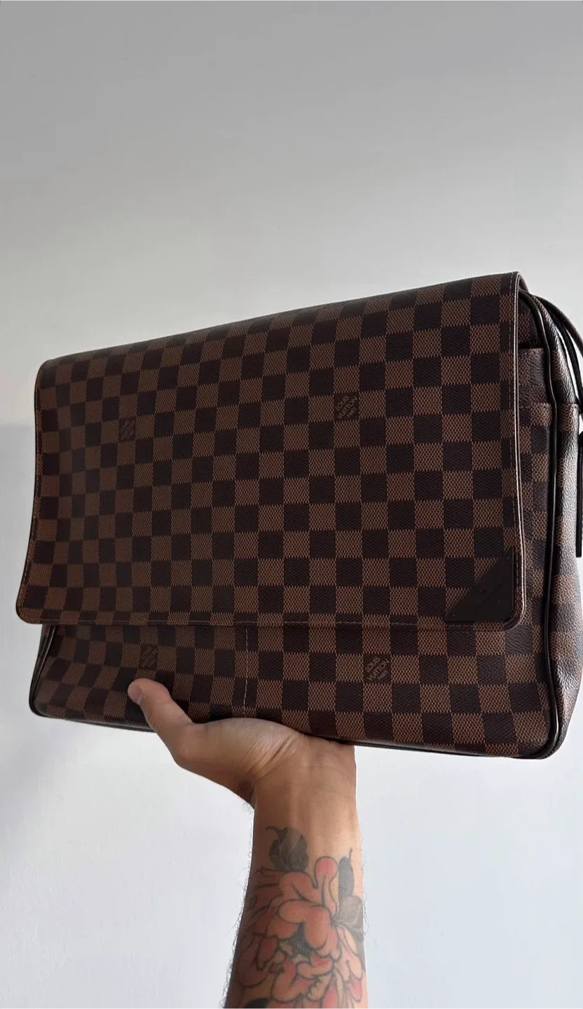 Pre-Owned Louis Vuitton Damier Ebene District PM Messenger Bag image indicator(2)