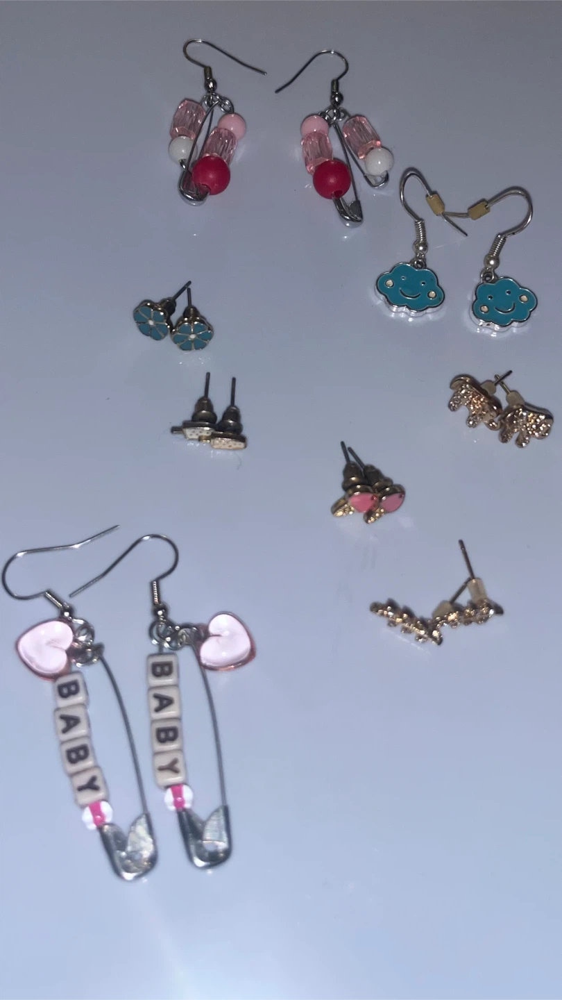 Assorted Earrings (8 Pairs)