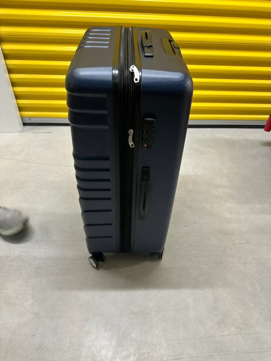 WestJet Navy Blue Hardside Luggage image indicator(2)