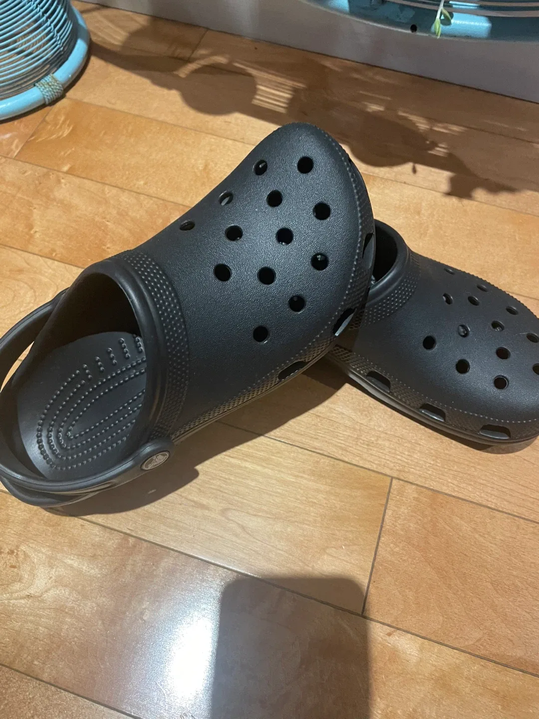 Crocs Classic Clogs, Black, Size 8 image indicator(5)