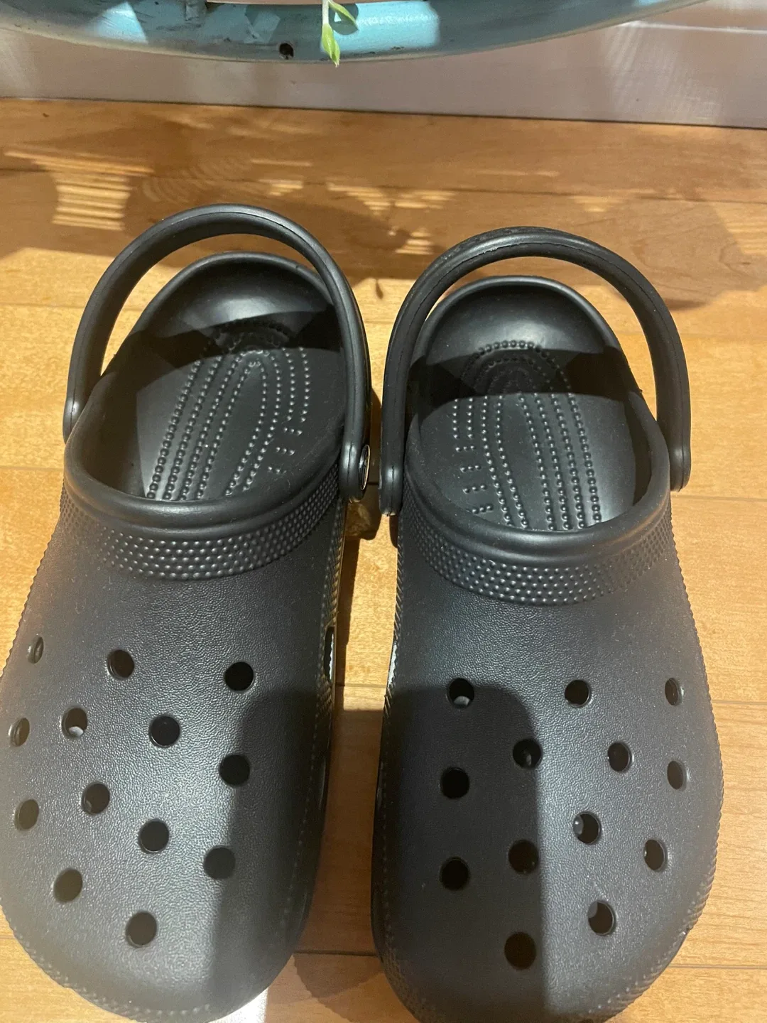 Crocs Classic Clogs, Black, Size 8 image indicator(2)