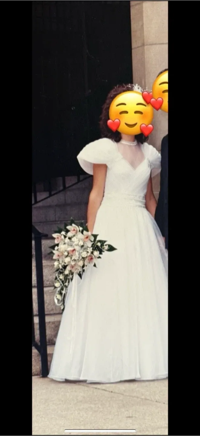 Absolutely Stunning Wedding Dress -size XS-S thumbnail