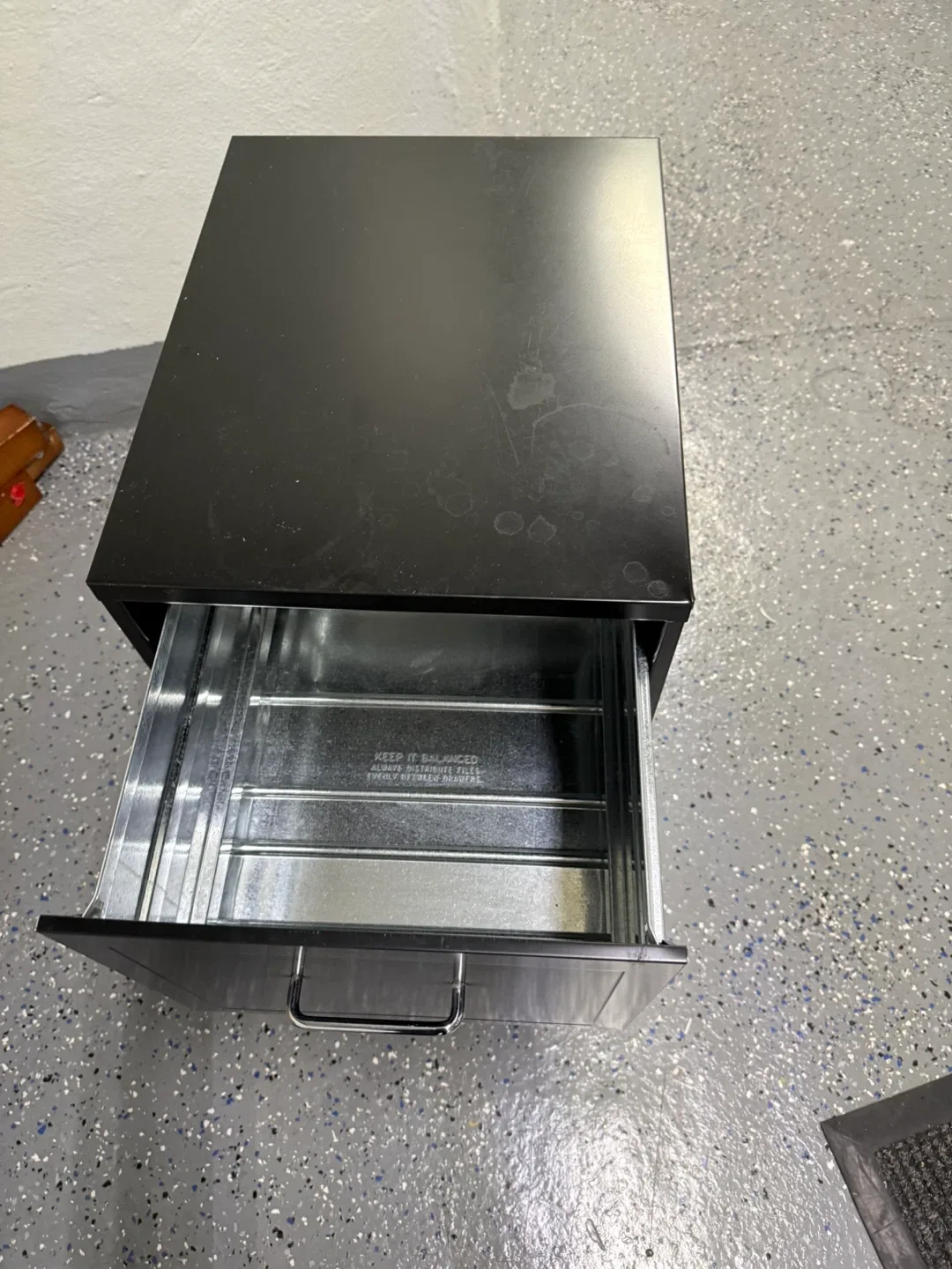 Black Metal 2-Drawer Filing Cabinet image indicator(3)