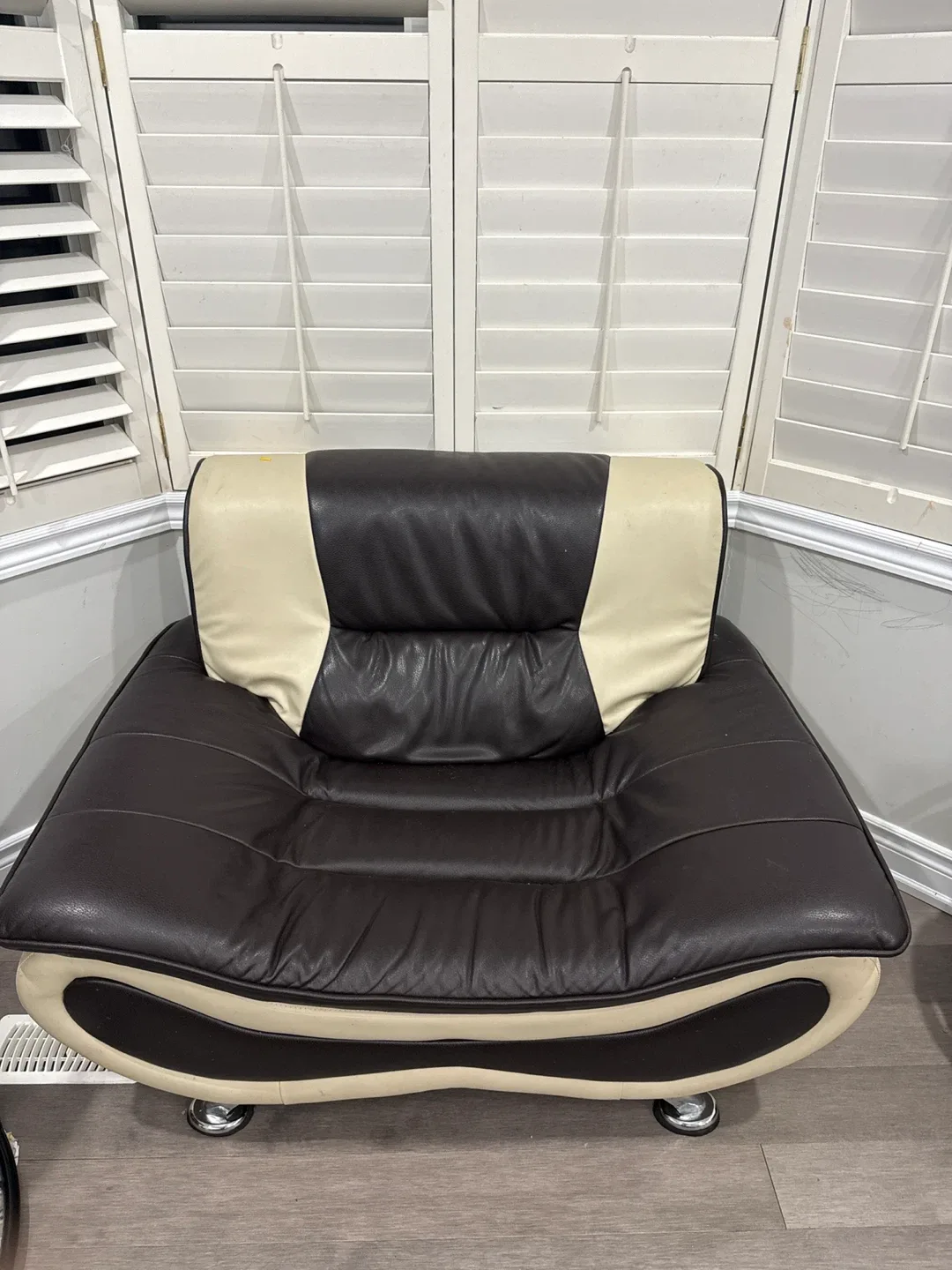 Brown & Cream Leather Sofa Set image indicator(3)