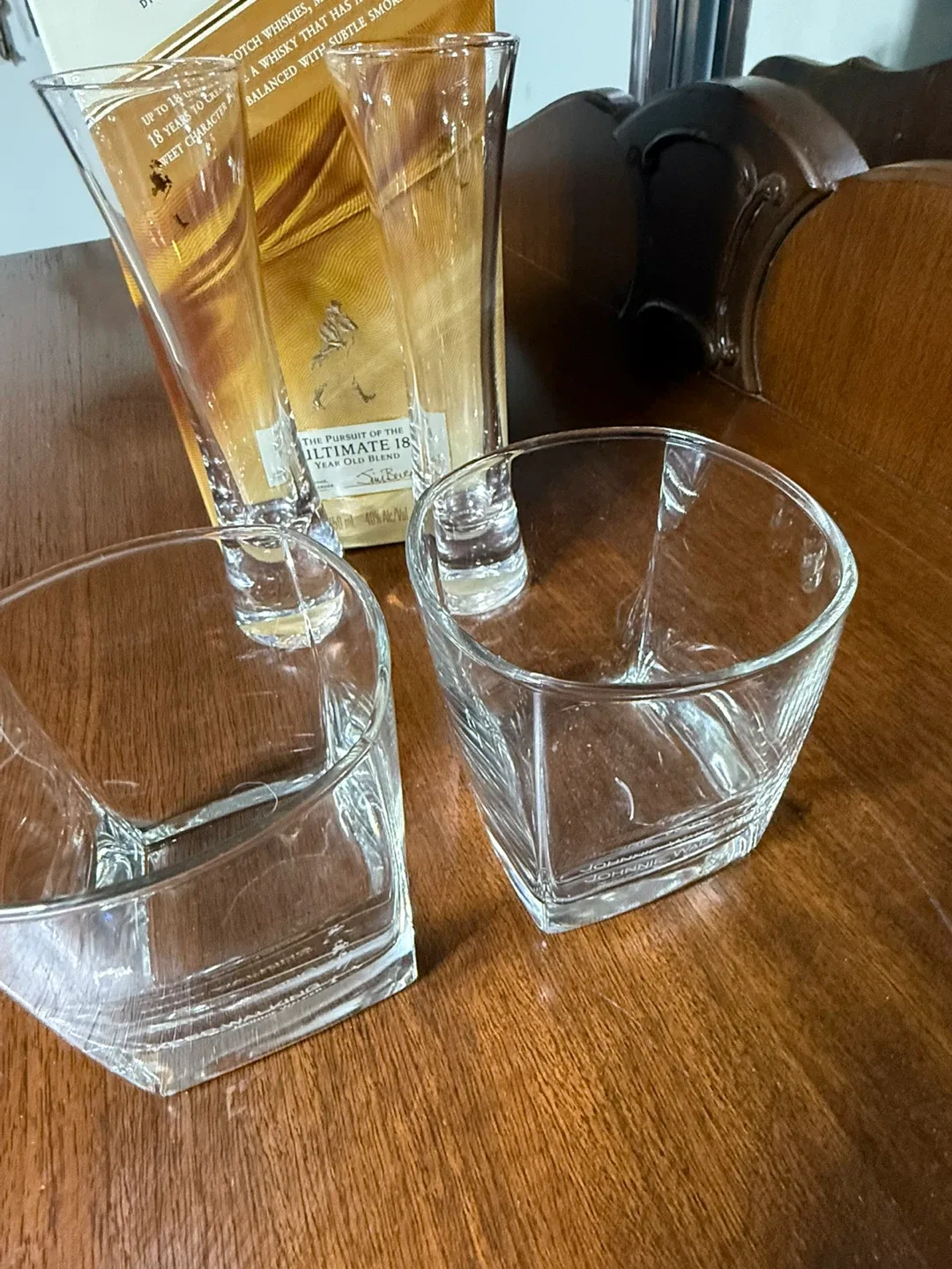 Johnnie Walker 18 Year Old Scotch Whiskey Set thumbnail