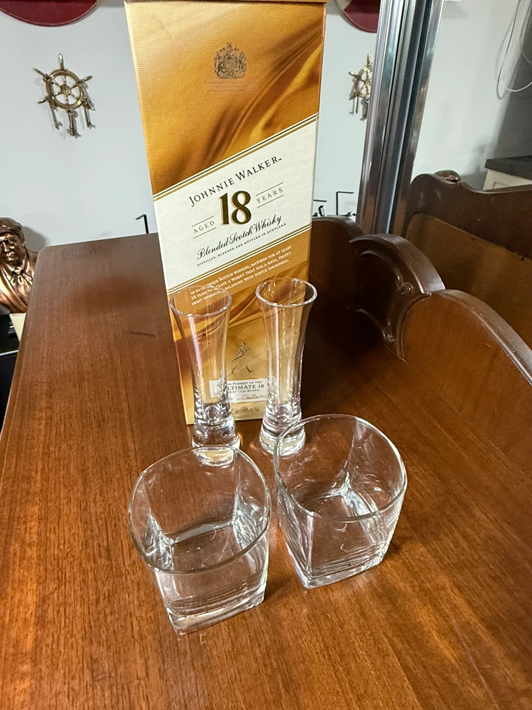 Johnnie Walker 18 Year Old Scotch Whiskey Set - photo 2