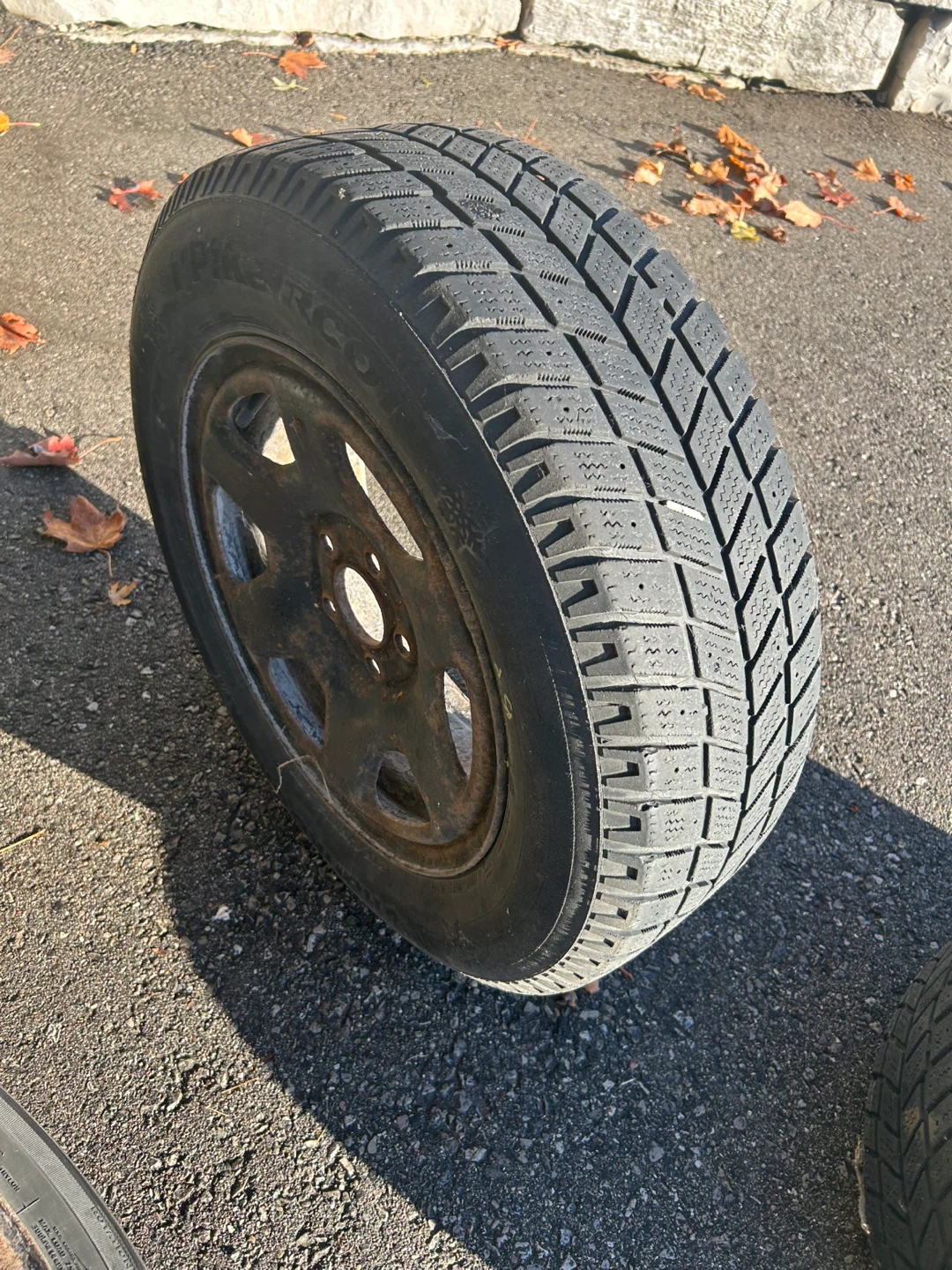Hankook  winter Tires and Rims - Mazda 3 / 2015 - photo 5