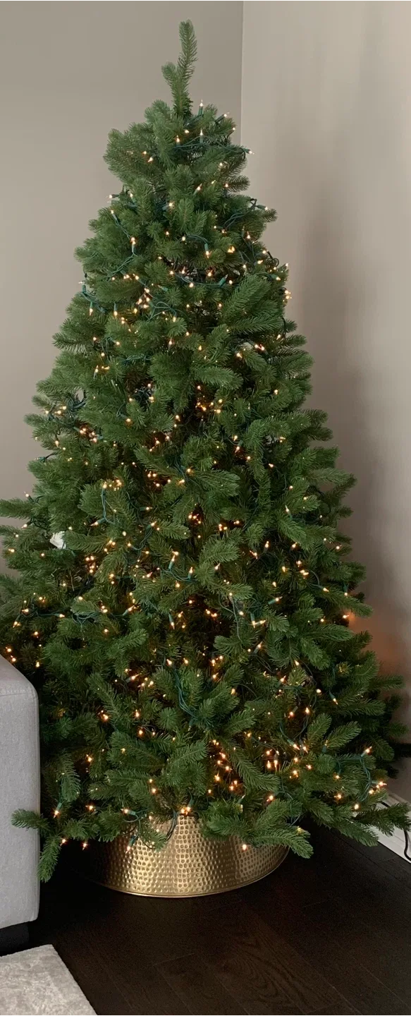 7.5 ft Lakewood Spruce Artificial Christmas Tree image indicator(2)