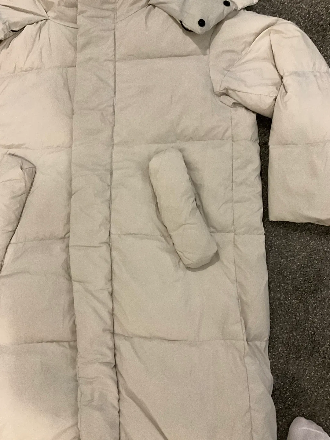 Beige Puffer Coat image indicator(2)