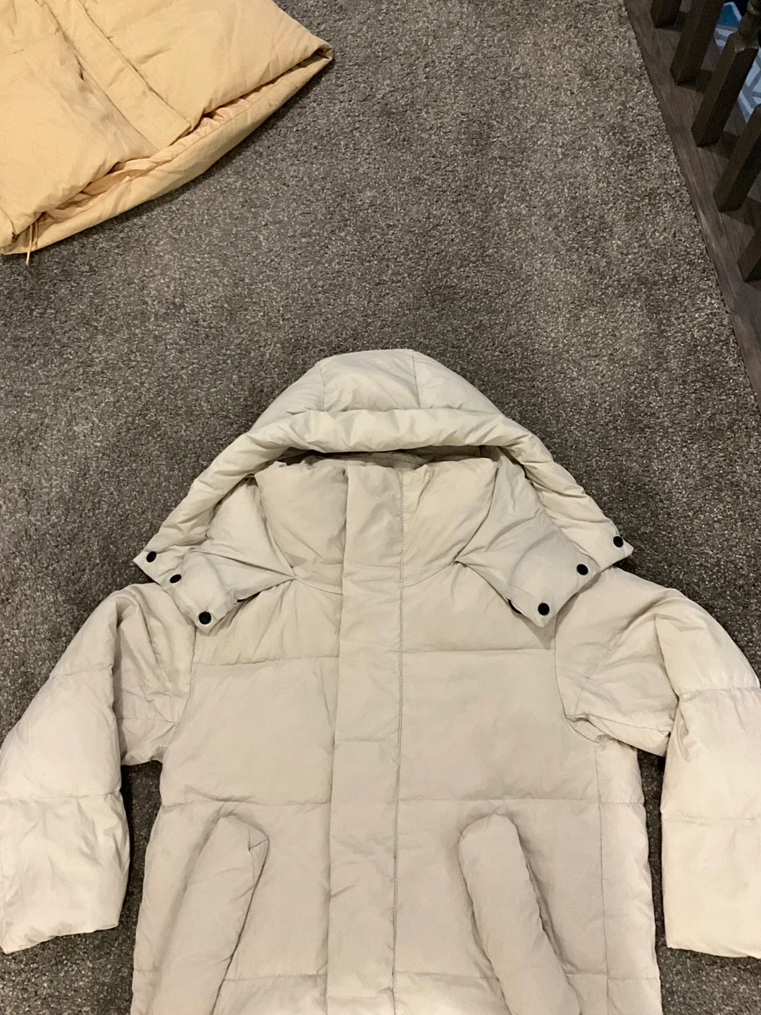 Beige Puffer Coat image indicator(4)