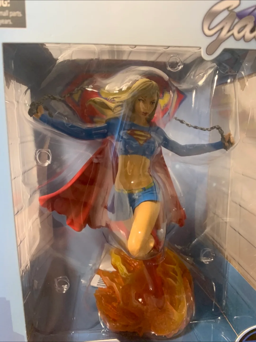 DC Supergirl Gallery Diorama Figure image indicator(3)