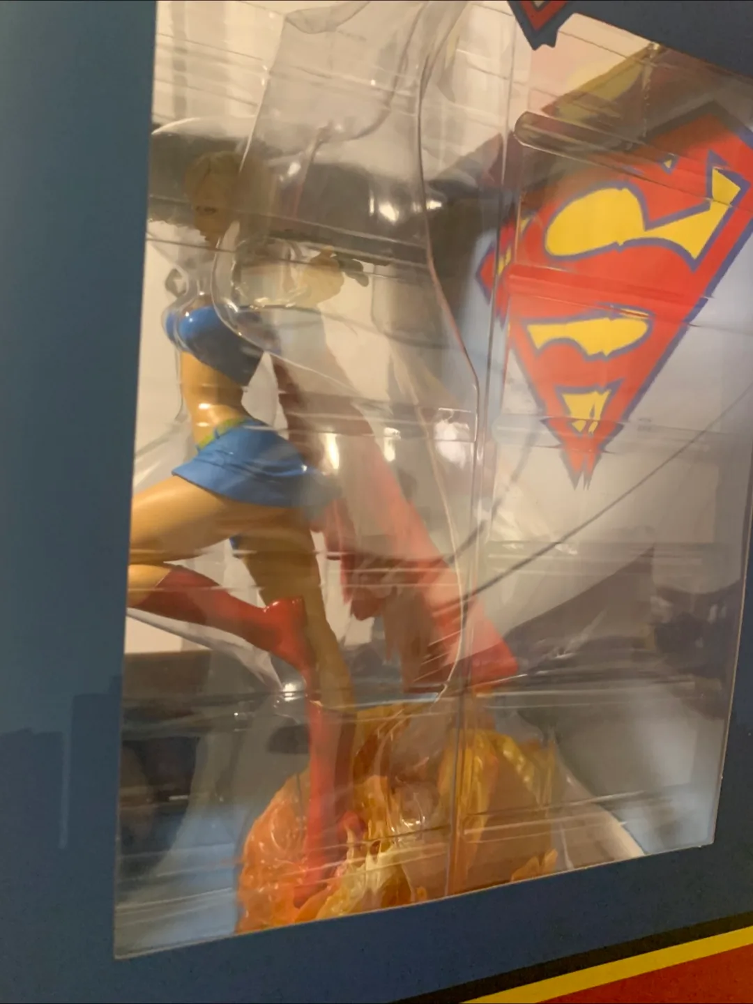 DC Supergirl Gallery Diorama Figure image indicator(7)