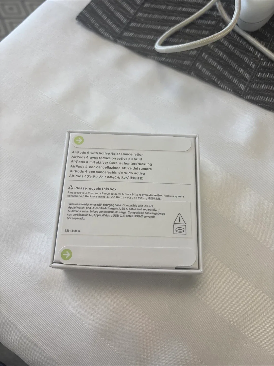 Apple AirPods (3rd generation). image indicator(5)