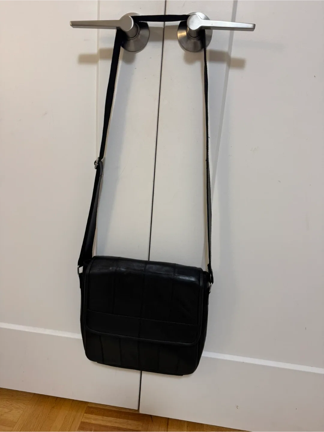 Black Leather Bag image indicator(4)