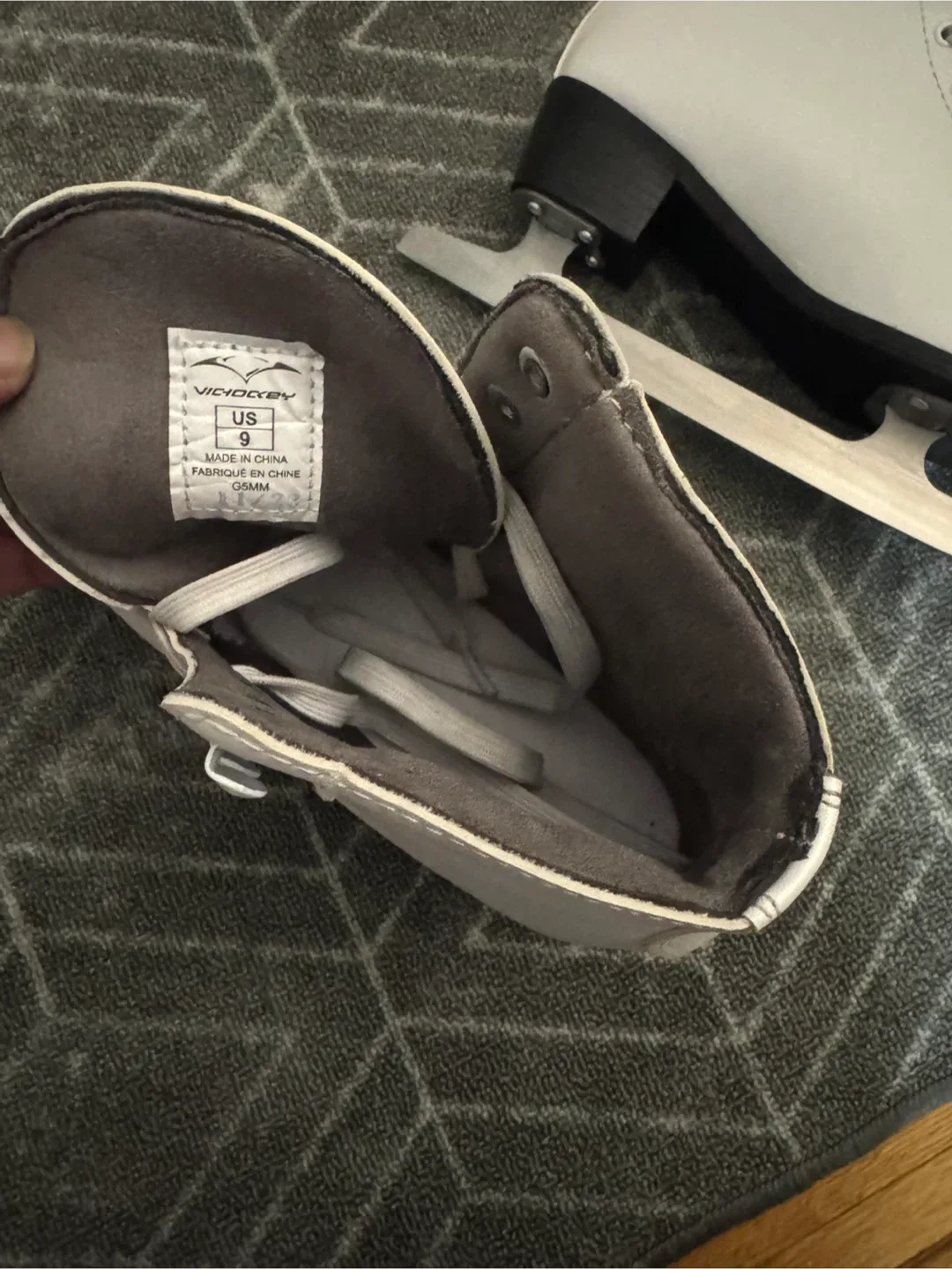 Figure Skates - Size 9 image indicator(6)