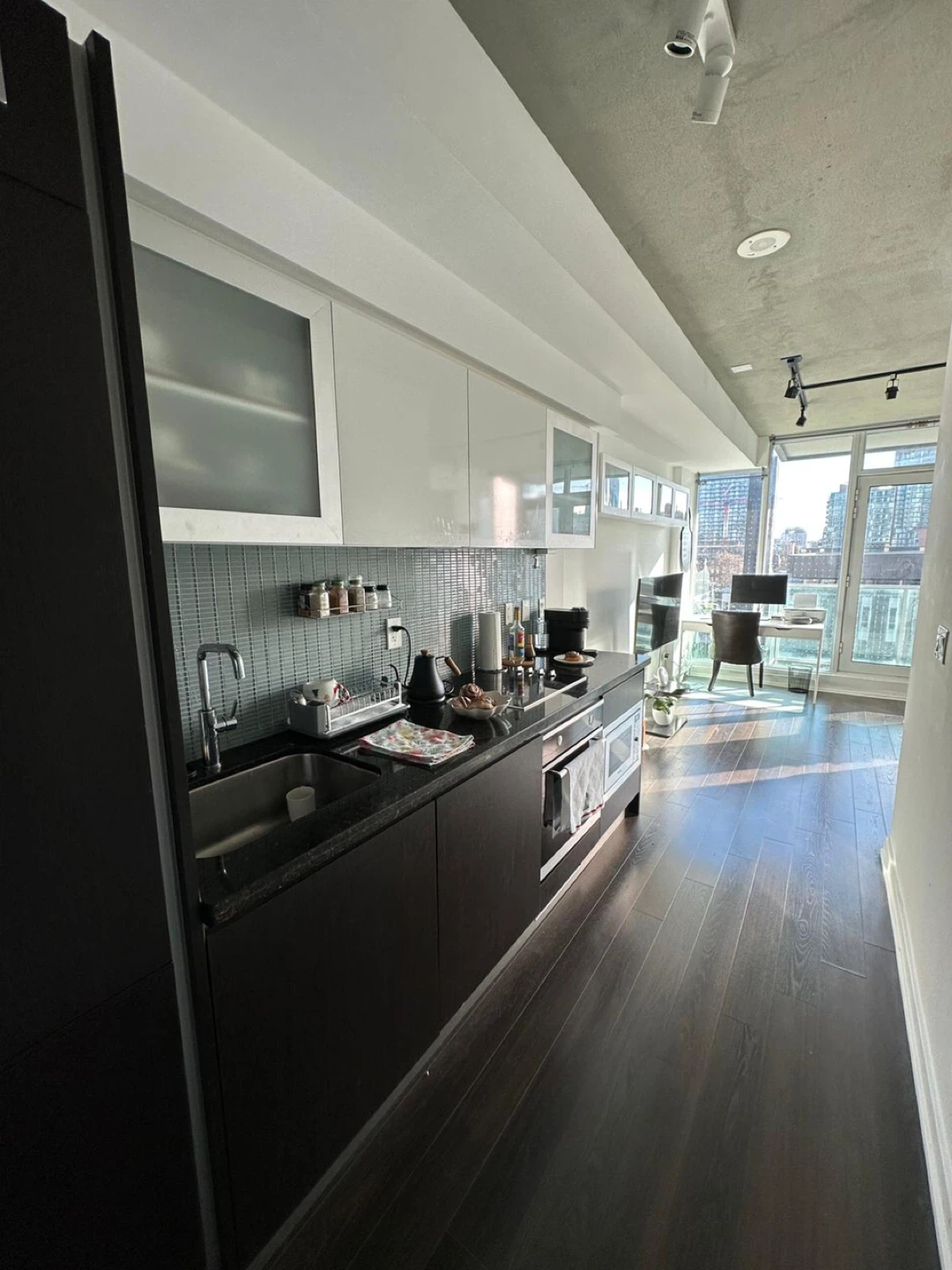 1 bed condo for rent in central downtown Toronto! - photo 5