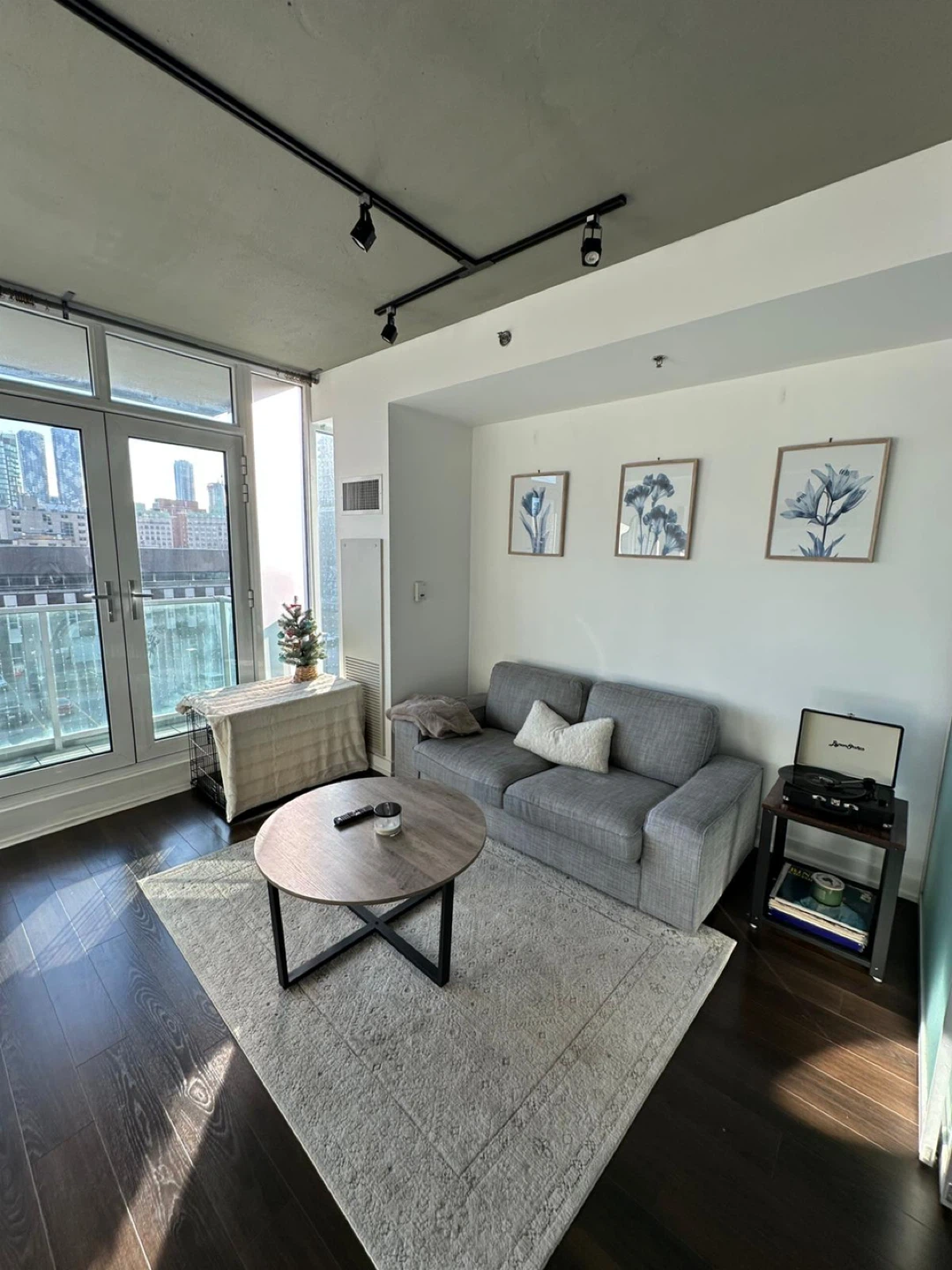 1 bed condo for rent in central downtown Toronto! - photo 2