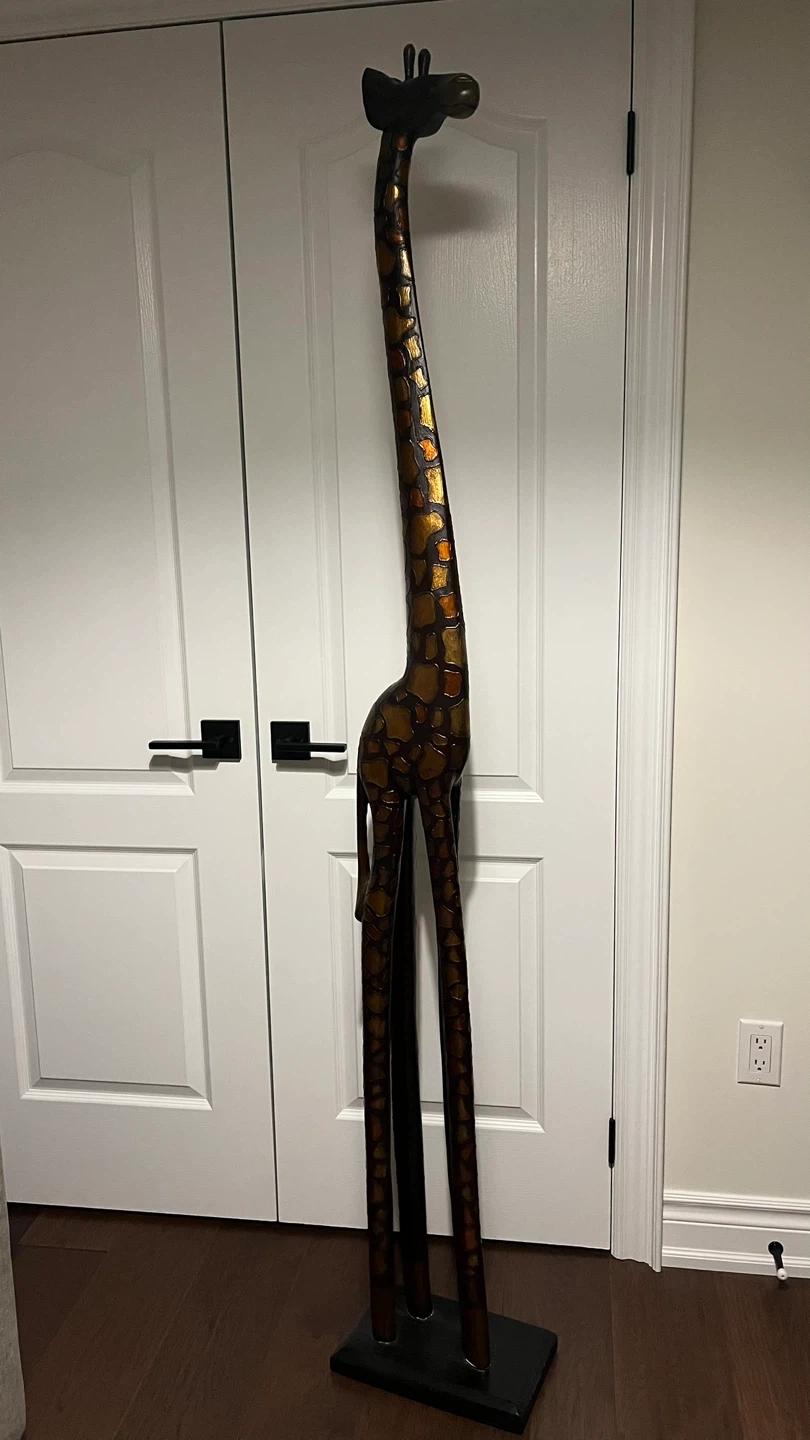 Giraffe Statue - Home Decor