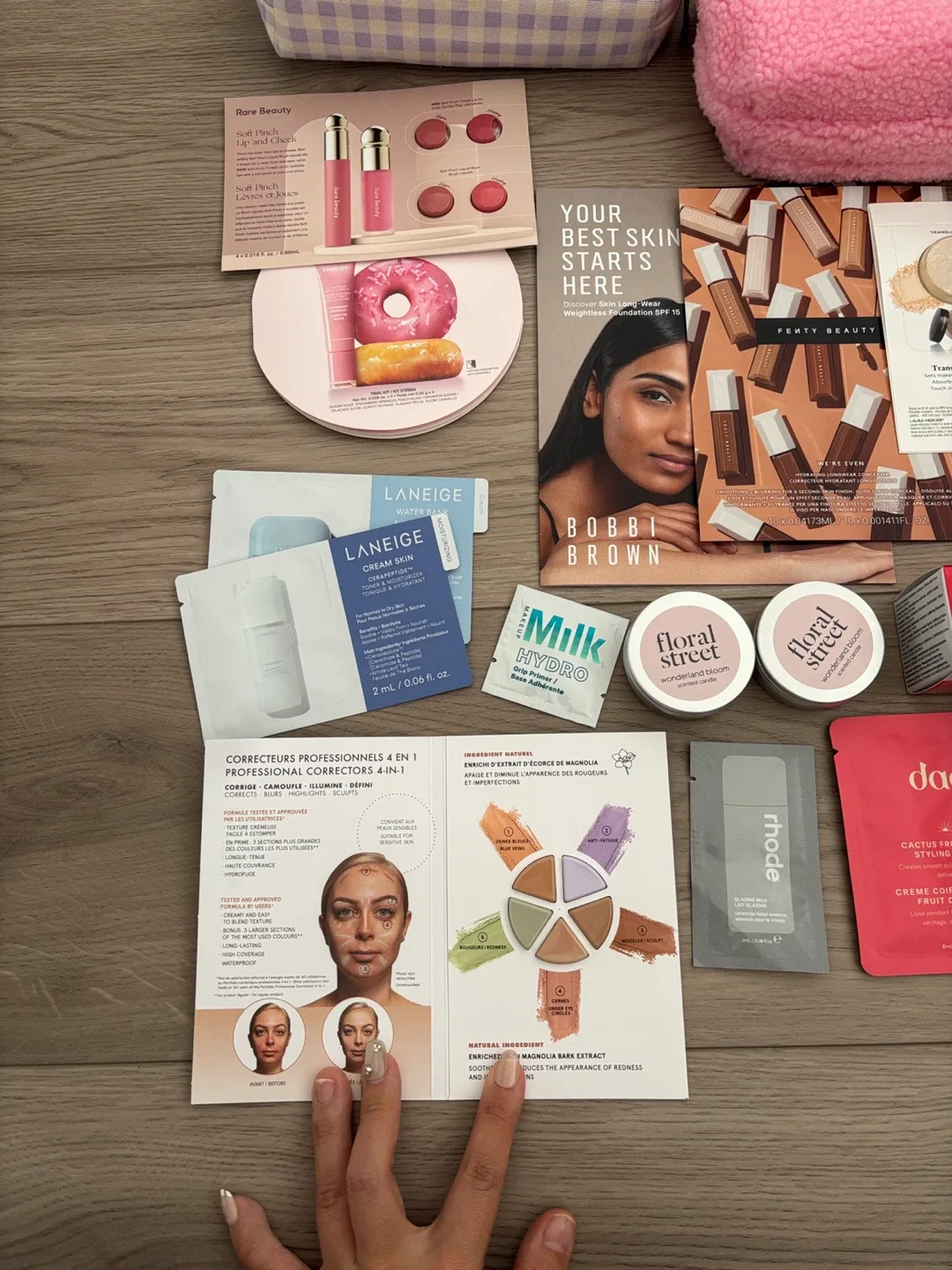 Hair care, makeup & skincare sample bundle image indicator(3)