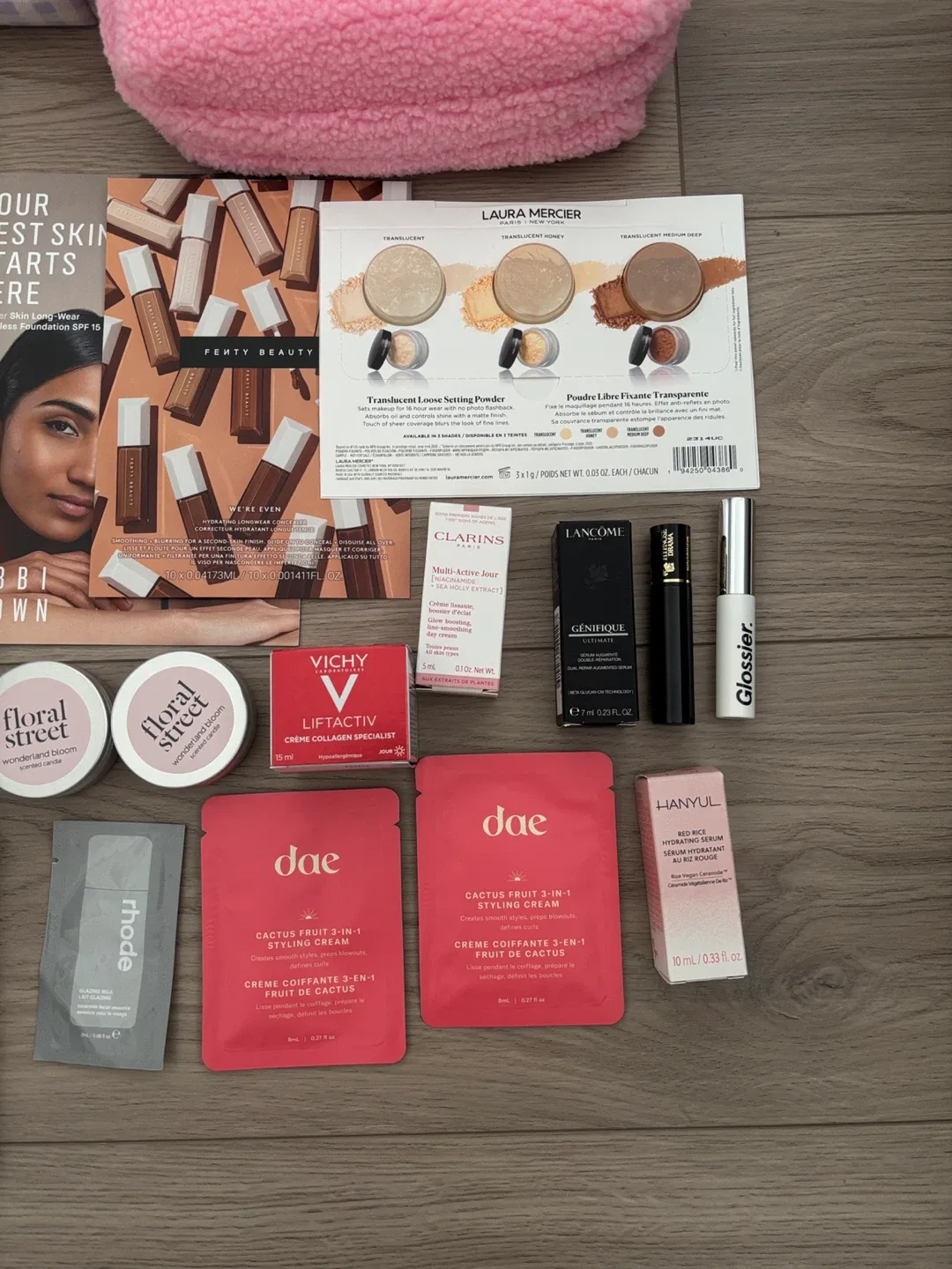 Hair care, makeup & skincare sample bundle image indicator(2)
