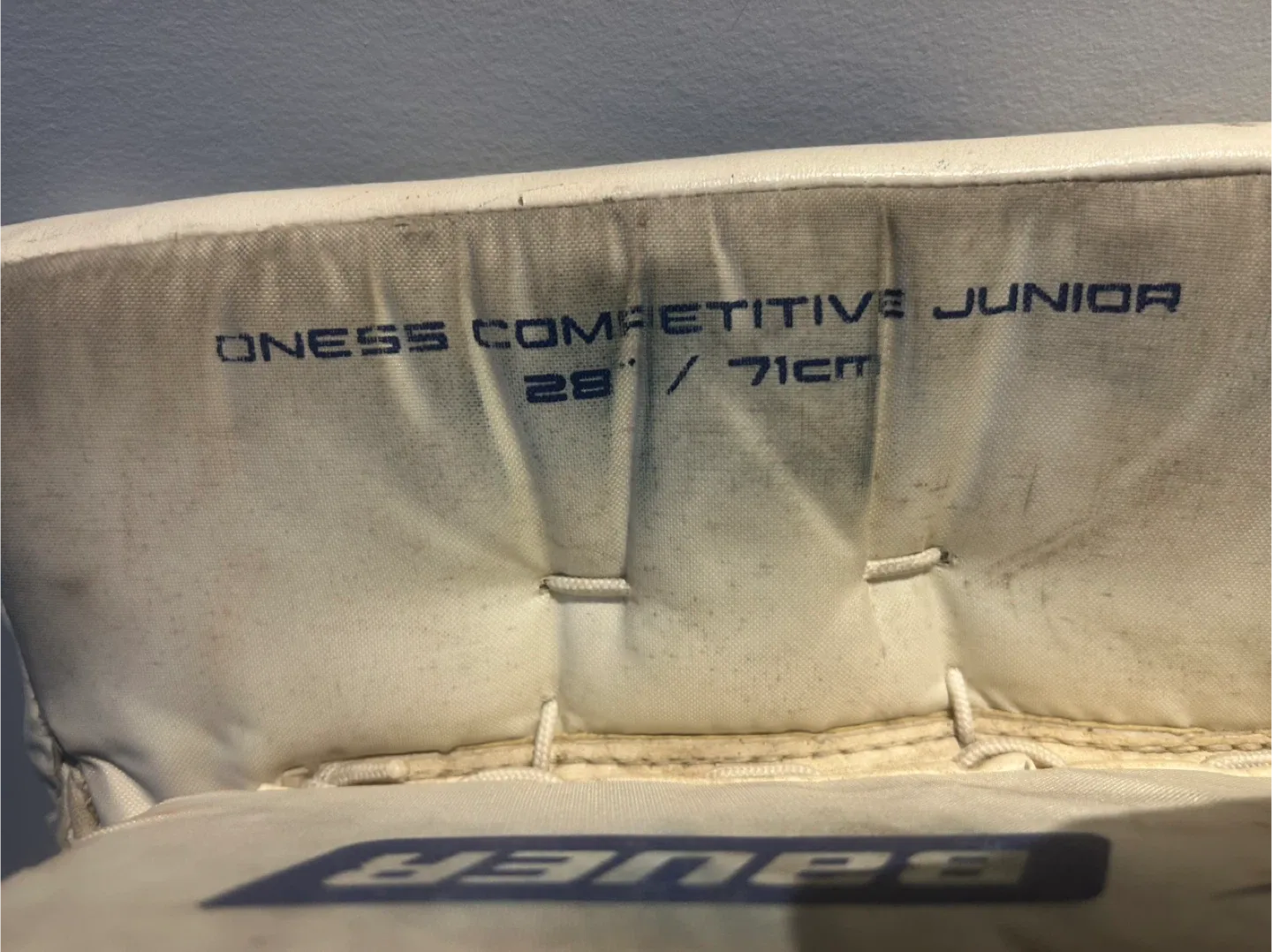 Bauer Oneness Competitive Junior Goalie Pads 28" / 71cm image indicator(4)
