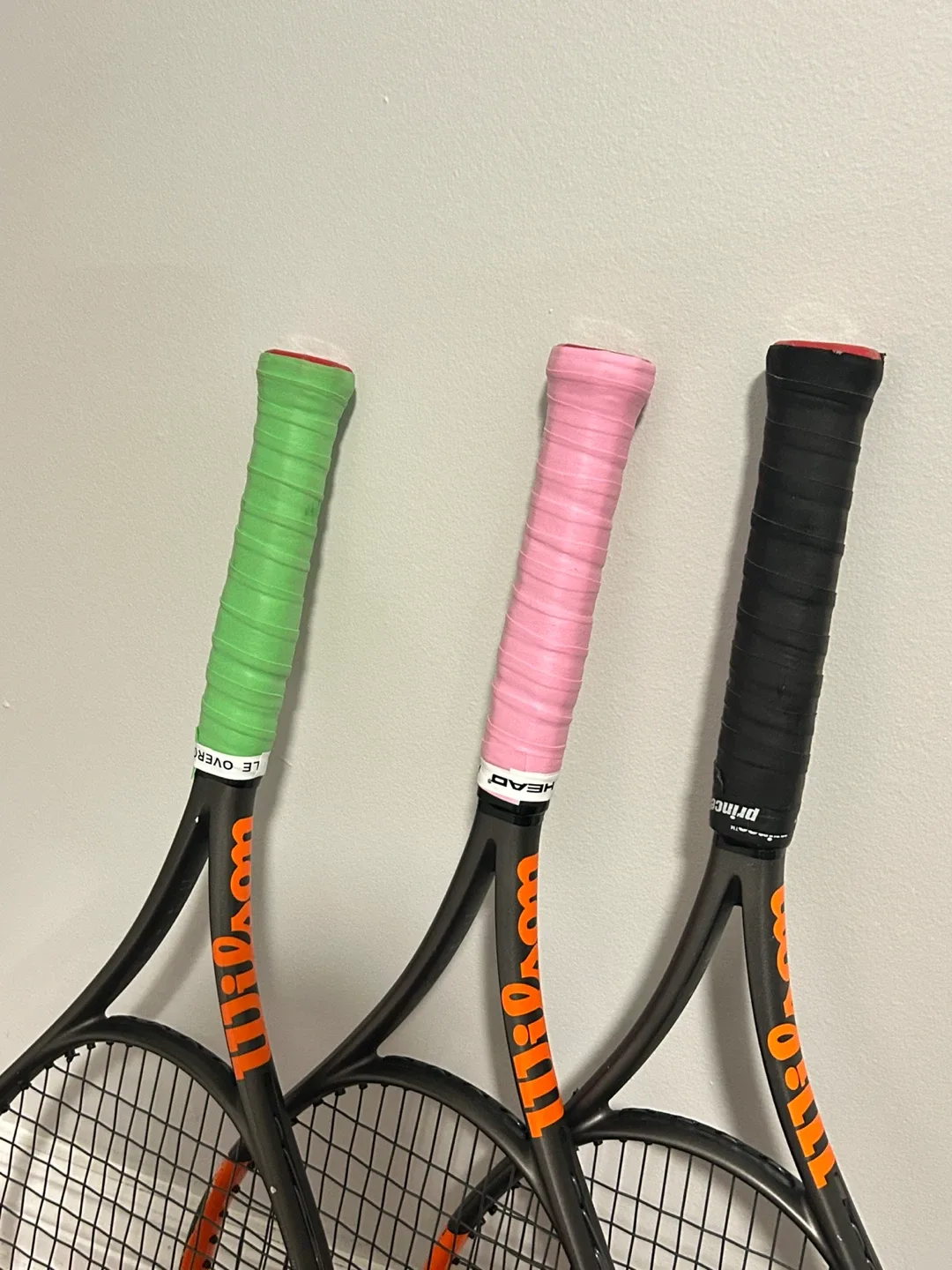 Set of Wilson Burn 100S Tennis Racquets image indicator(2)