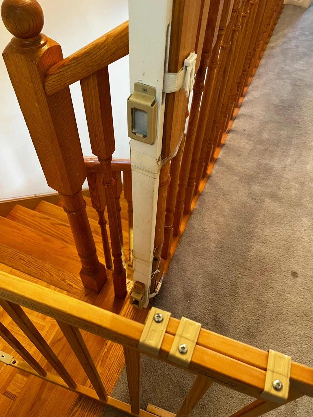 Wooden Baby/Pet Safety Gate- gate mount kit image indicator(4)