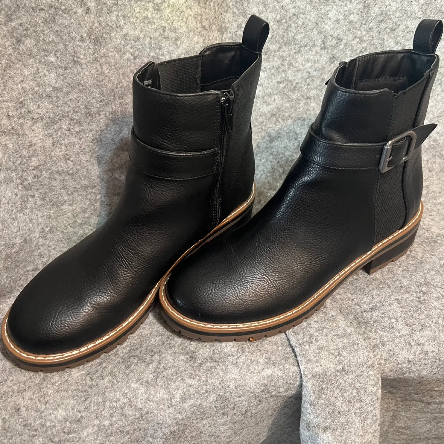 Kensie Black Ankle Boots - Size 9 image indicator(2)