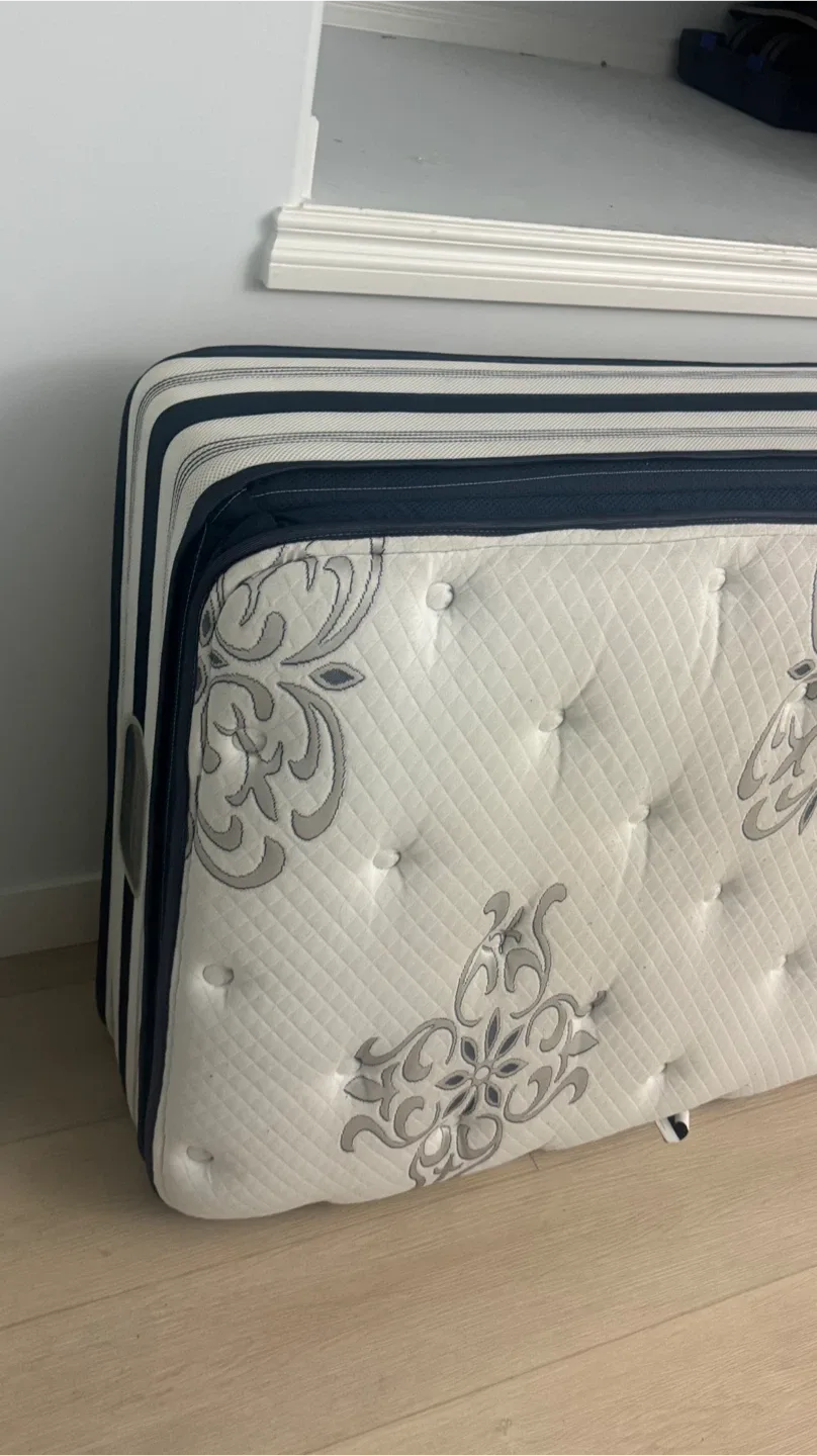 Mattress - Great Condition image indicator(3)