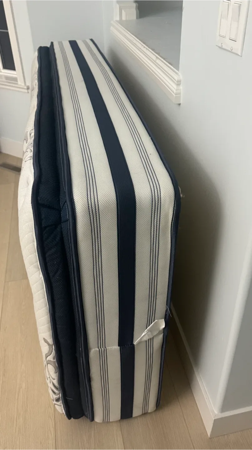 Mattress - Great Condition image indicator(2)