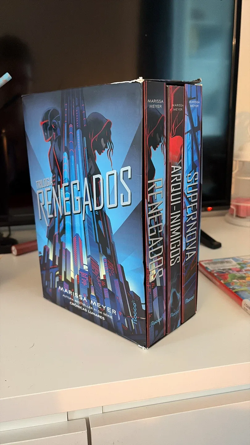 Mixed Lot of Novels & Books image indicator(5)