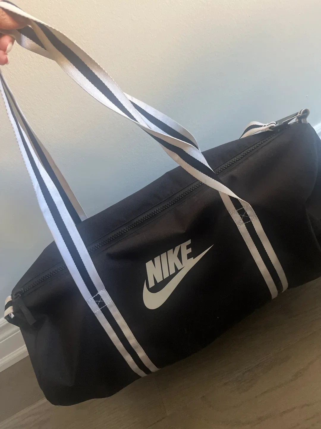 Nike Black Duffle Bag image indicator(2)