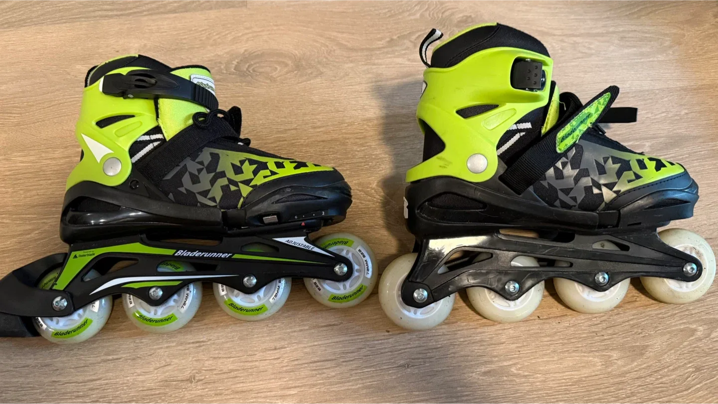 Bladerunner Kids' Phoenix Flash Inline Skates Size 2-6 image indicator(3)