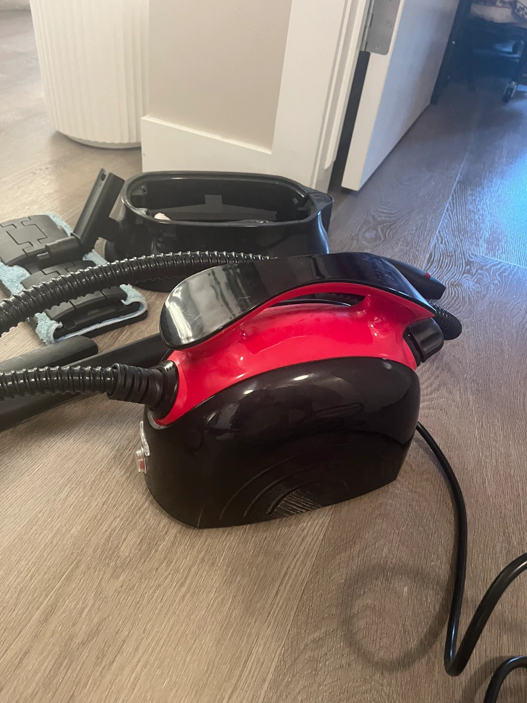 Steam Cleaner with Attachments - Great condition - photo 2