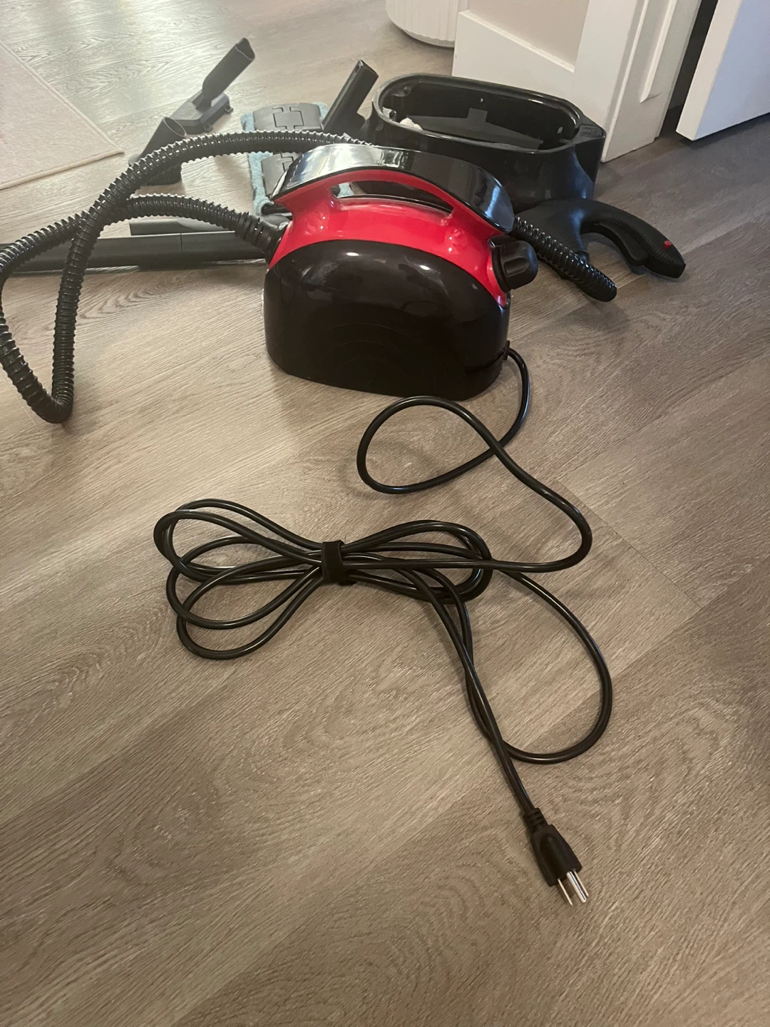 Steam Cleaner with Attachments - Great condition - photo 3