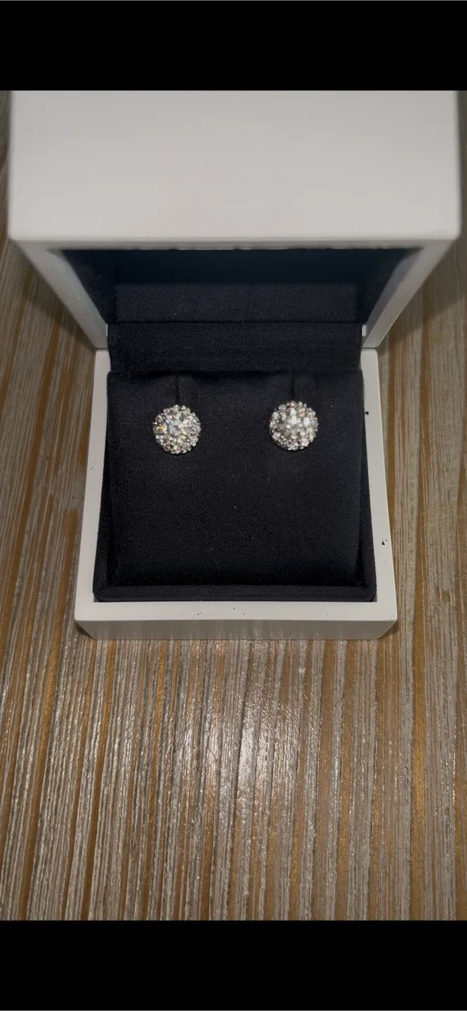 Stud Earrings in Box image indicator(3)