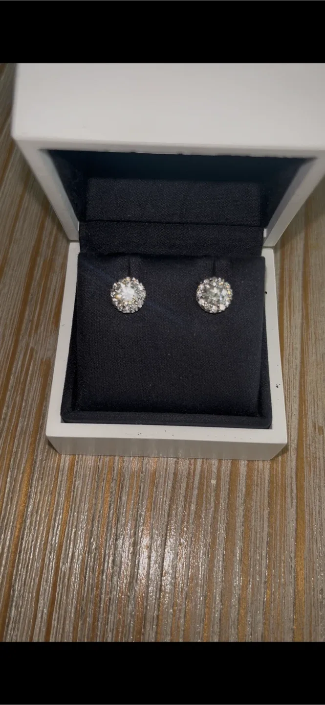 Stud Earrings in Box image indicator(4)
