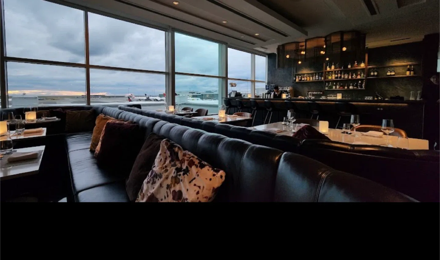 Air Canada Maple Leaf Lounge Guest Pass image indicator(4)